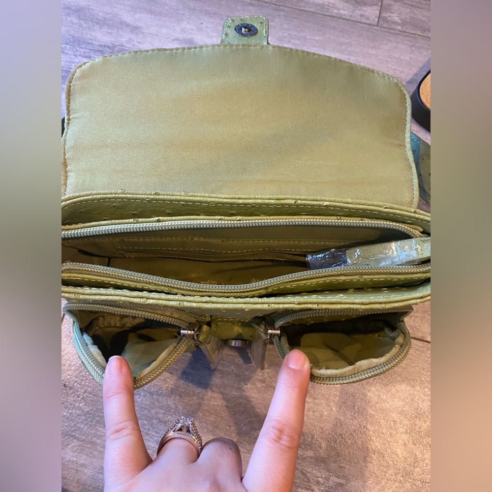Butterfly brand olive green purse. NWOT. - Picture 6 of 12